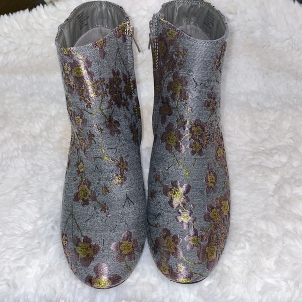 Zigi Soho NYDIA Gray Floral Brocade‎  Boots Size 9.5